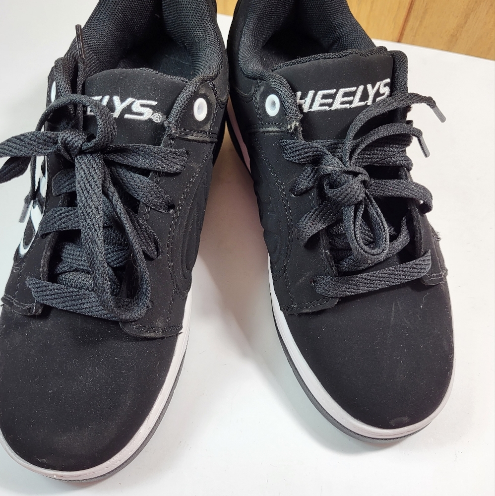 Heelys Voyager Skate Shoes Black & White Kids Size 4YTH